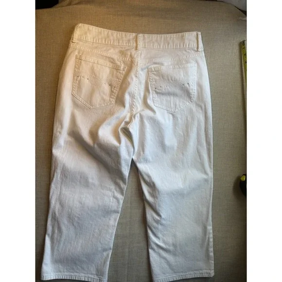 Riders By Lee Jeans 10m Mid Rise White Capri Women's Size With Rhinestones - Picture 8 of 9